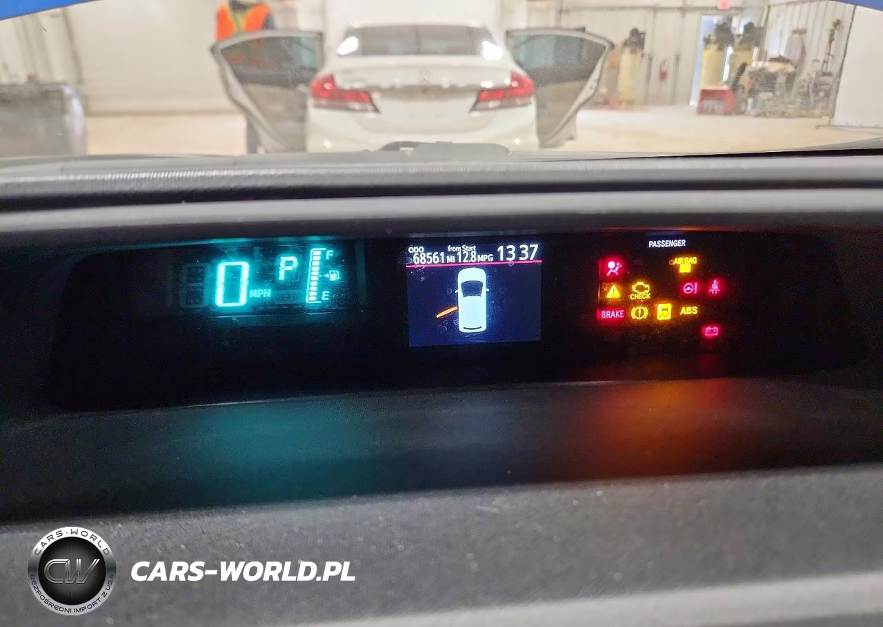 2012 Toyota Prius C One VIN:JTDKDTB31C1515352 - 9