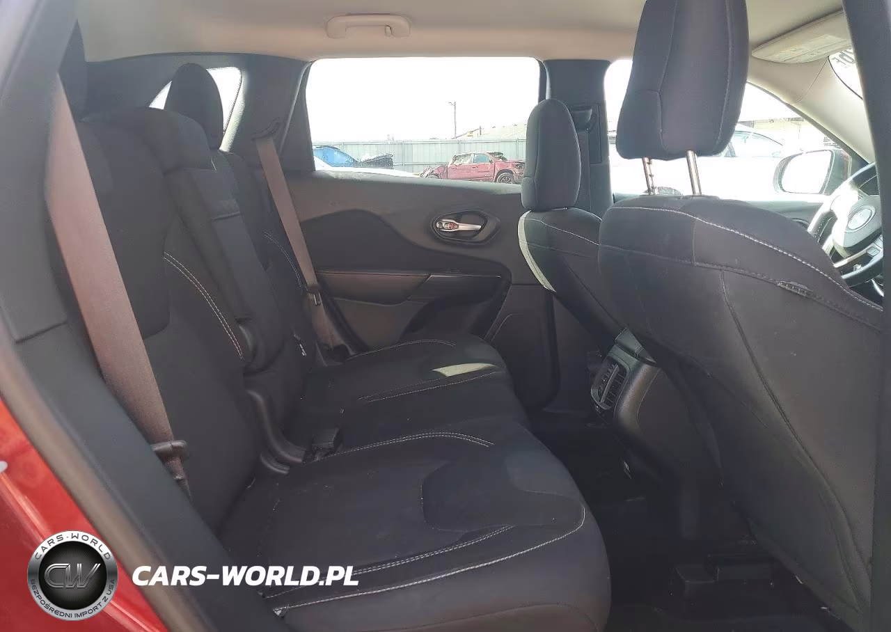 2015 Jeep Cherokee Latitude VIN:1C4PJLCB9FW516843 - 11