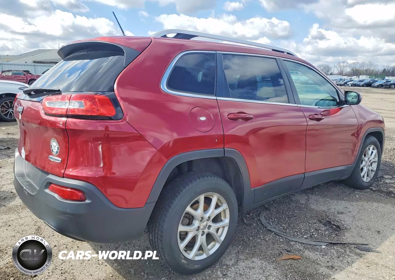 2015 Jeep Cherokee Latitude VIN:1C4PJLCB9FW516843 - 3