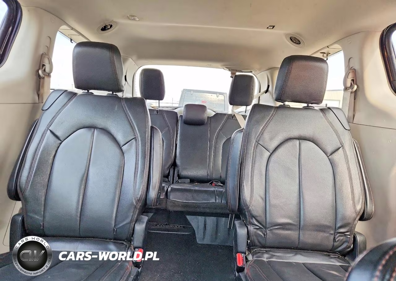 2017 Chrysler Pacifica Touring L VIN:2C4RC1BG6HR841188 - 10