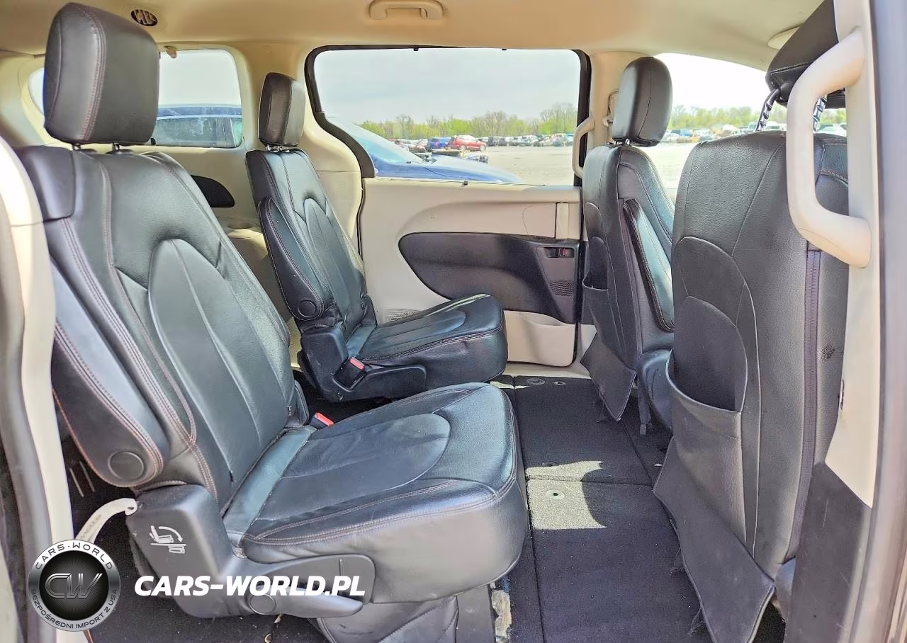 2017 Chrysler Pacifica Touring L VIN:2C4RC1BG6HR841188 - 11