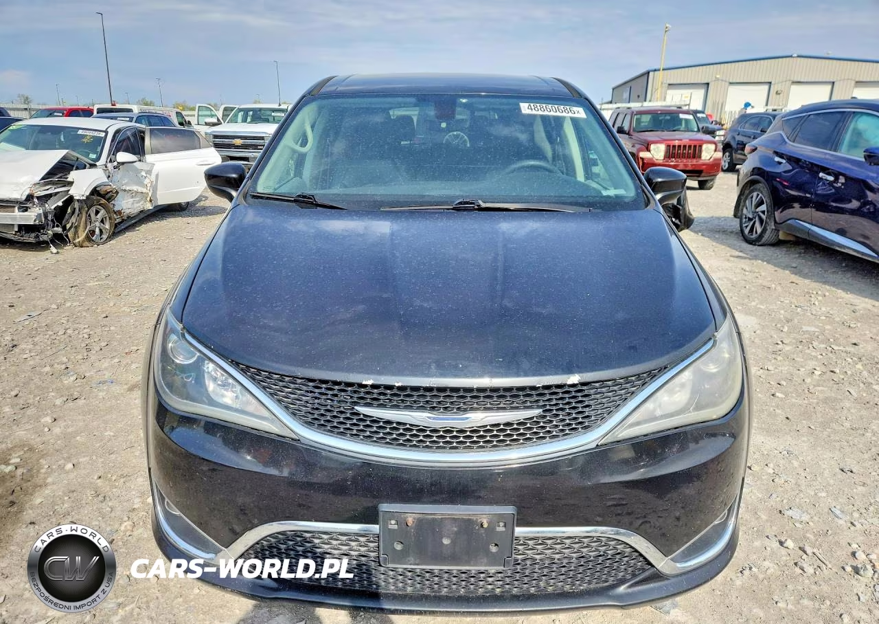 2017 Chrysler Pacifica Touring L VIN:2C4RC1BG6HR841188 - 5