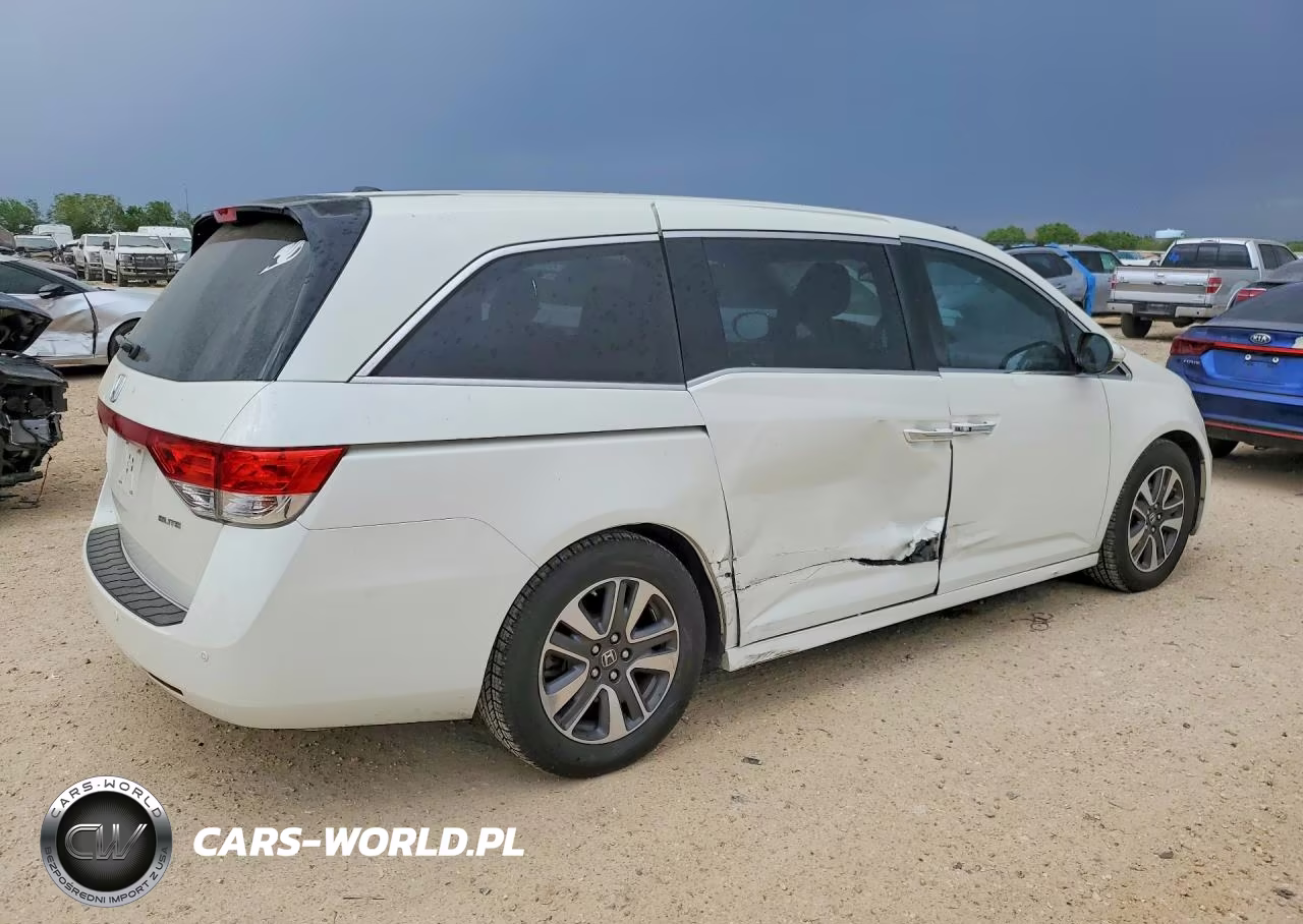 2015 Honda Odyssey Touring VIN:5FNRL5H93FB018596 - 3