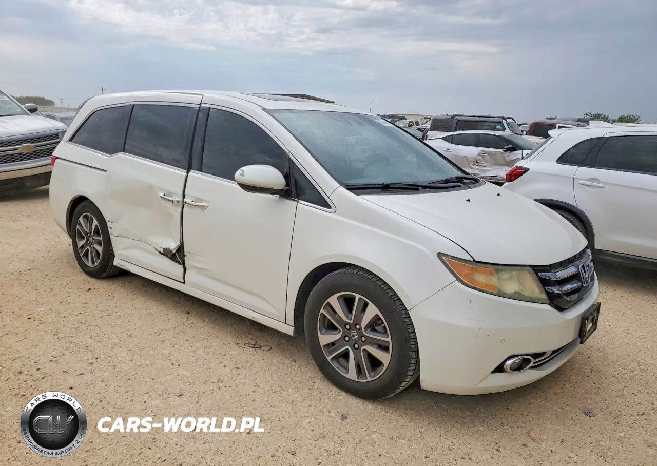 2015 Honda Odyssey Touring VIN:5FNRL5H93FB018596 - 4