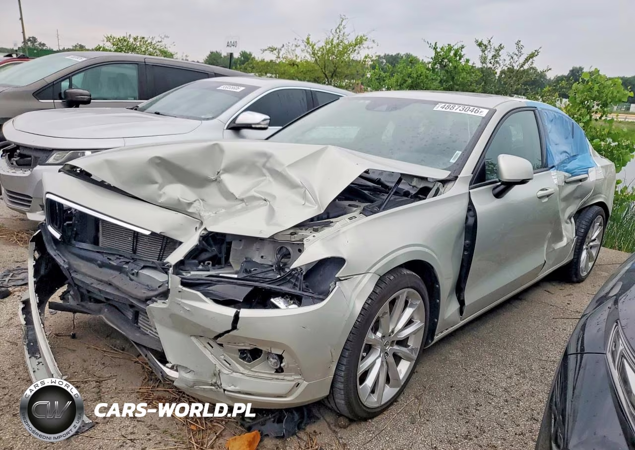 2021 Volvo S60 T6 Momentum – zdjęcie 1 z 12