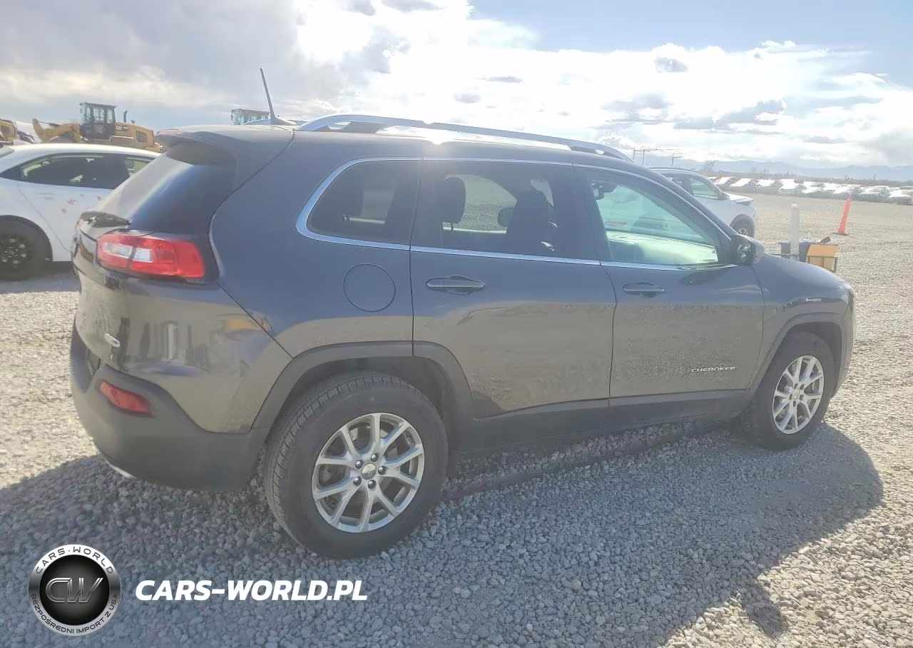 2016 Jeep Cherokee Latitude VIN:1C4PJMCS4GW155349 - 3