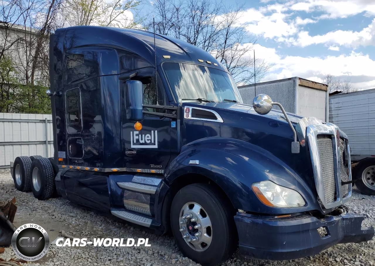 2015 Kenworth T680 Semi Truck