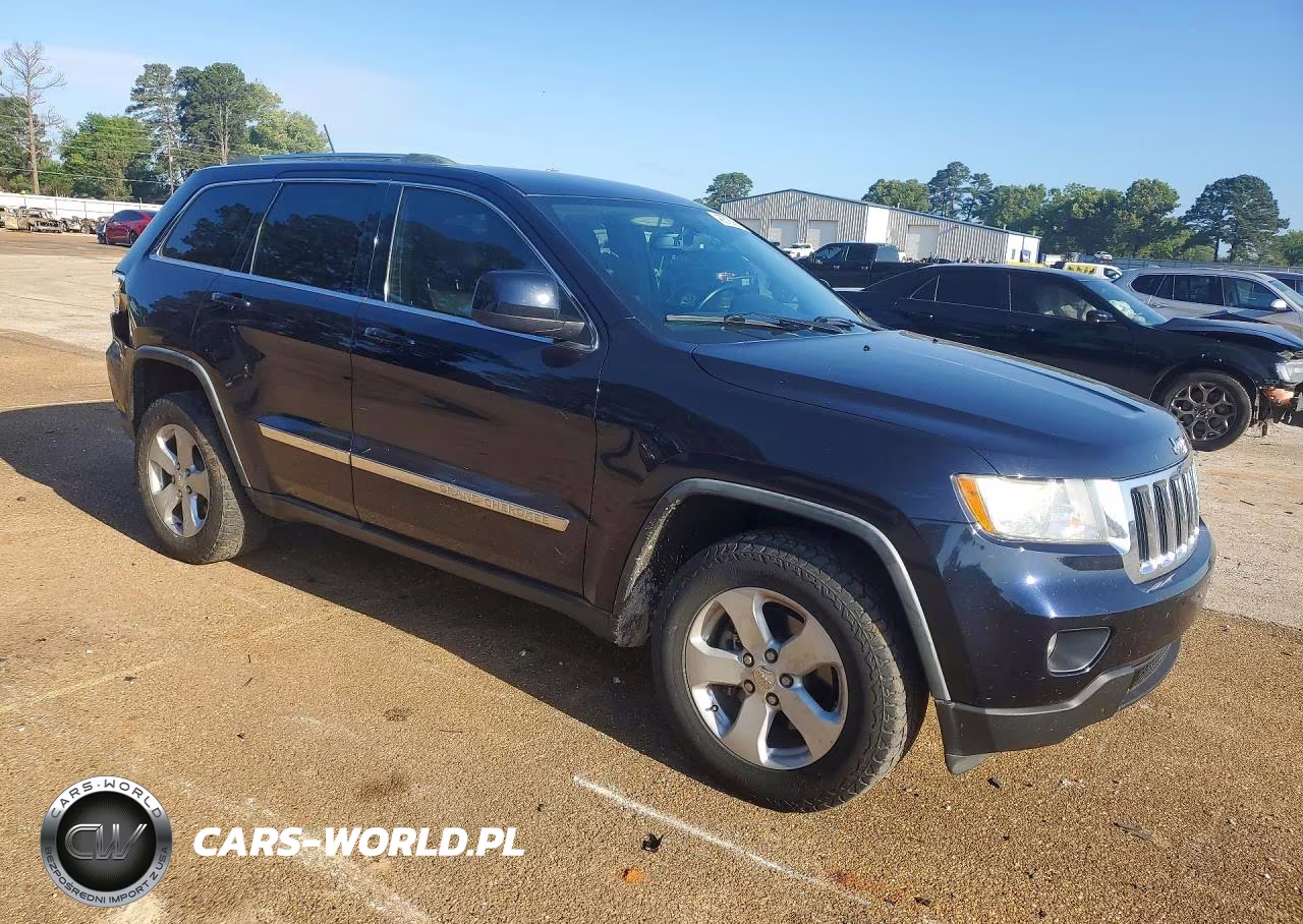 2011 Jeep Grand Cherokee Laredo VIN:1J4RR4GT1BC622221 - 4