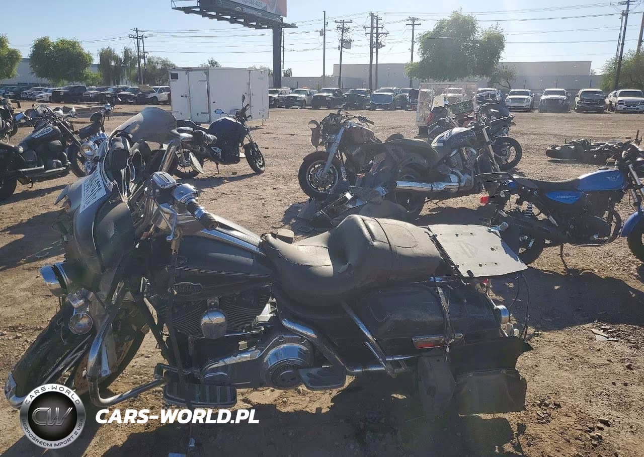 2008 Harley-Davidson Flhtcui VIN:1HD1FC4388Y613942 - 3