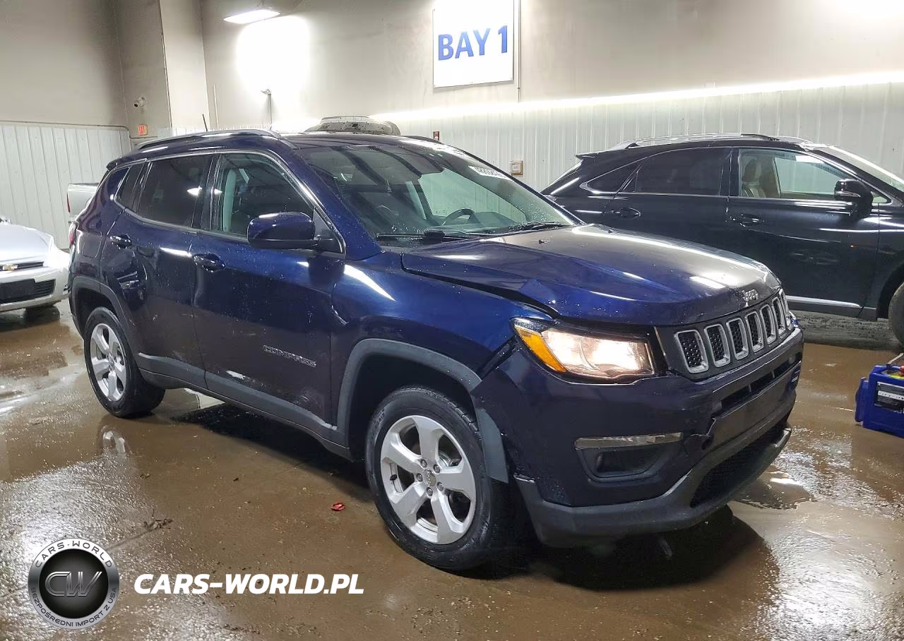 2018 Jeep Compass Latitude VIN:3C4NJDBB2JT261966 - 4
