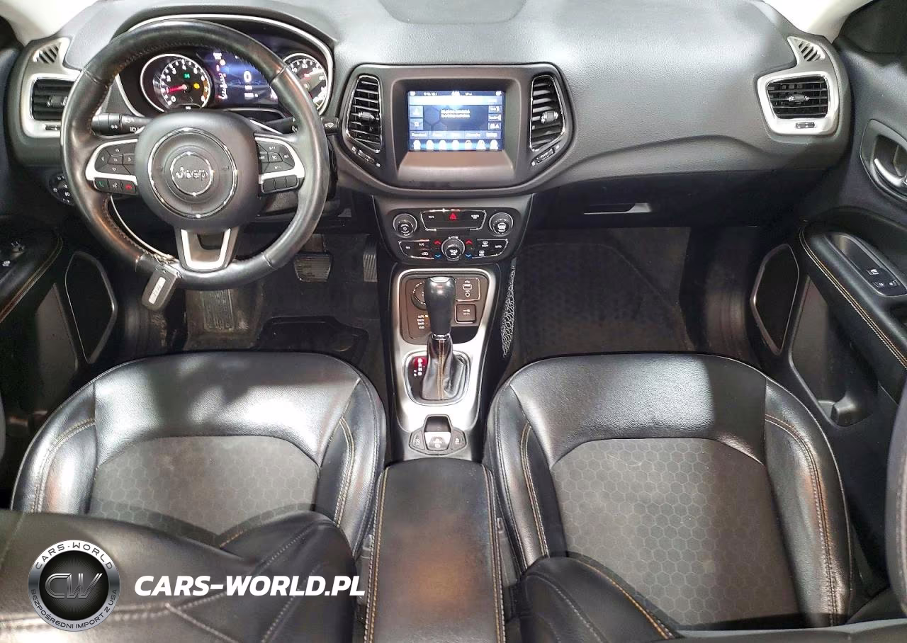 2018 Jeep Compass Latitude VIN:3C4NJDBB2JT261966 - 8