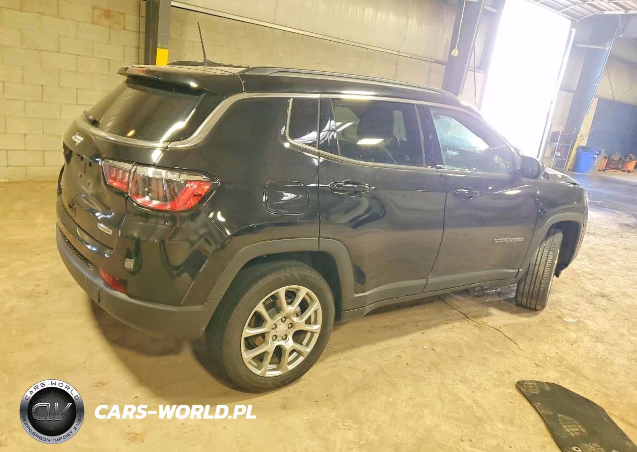 2024 Jeep Compass Latitude Lux VIN:3C4NJDFN2RT130097 - 3