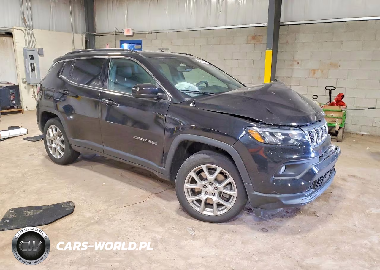 2024 Jeep Compass Latitude Lux VIN:3C4NJDFN2RT130097 - 4