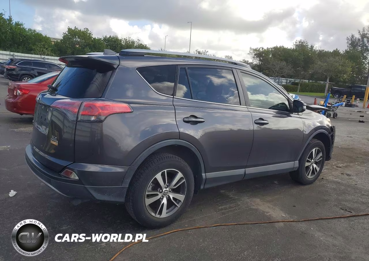 2018 Toyota Rav4 Xle VIN:JTMWFREV7JJ188349 - 3