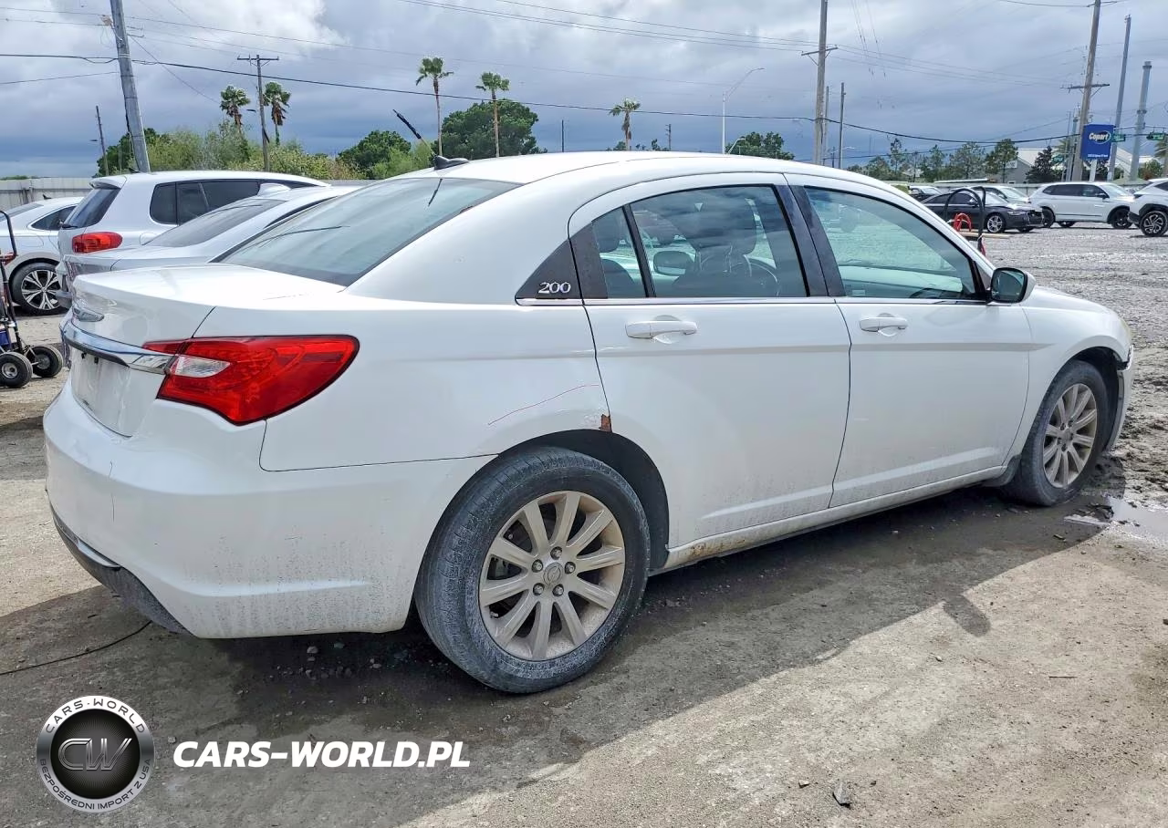 2012 Chrysler 200 Touring VIN:1C3CCBBB5CN180604 - 3