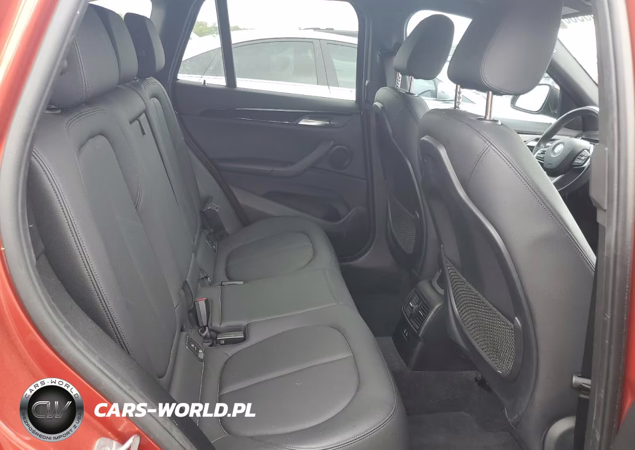 2018 BMW X1 xDrive28I VIN:WBXHT3C39J5L35007 - 11