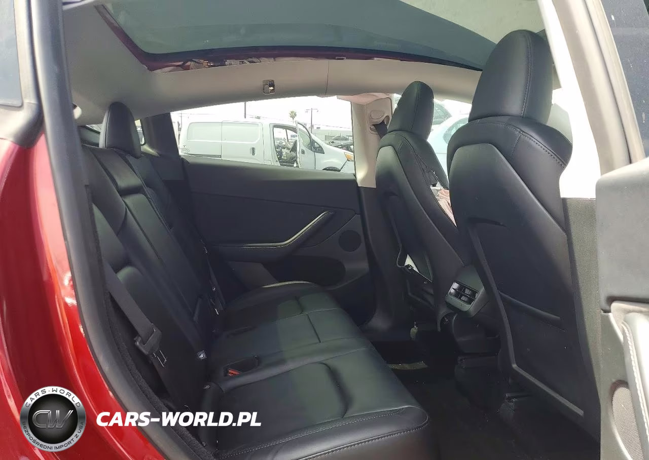 2024 Tesla Model Y VIN:7SAYGDED2RF210957 - 11