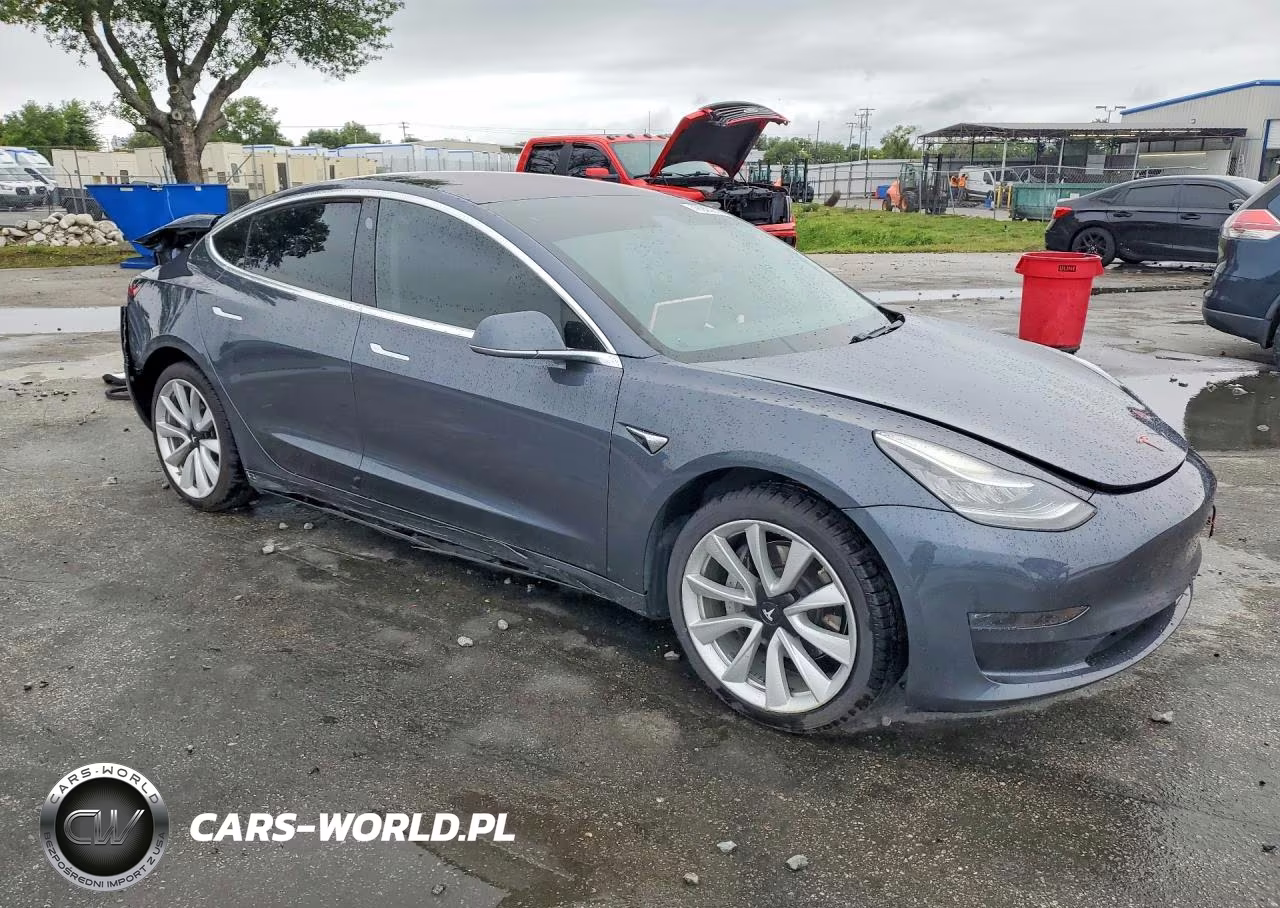 2018 Tesla Model 3 VIN:5YJ3E1EB3JF121137 - 4