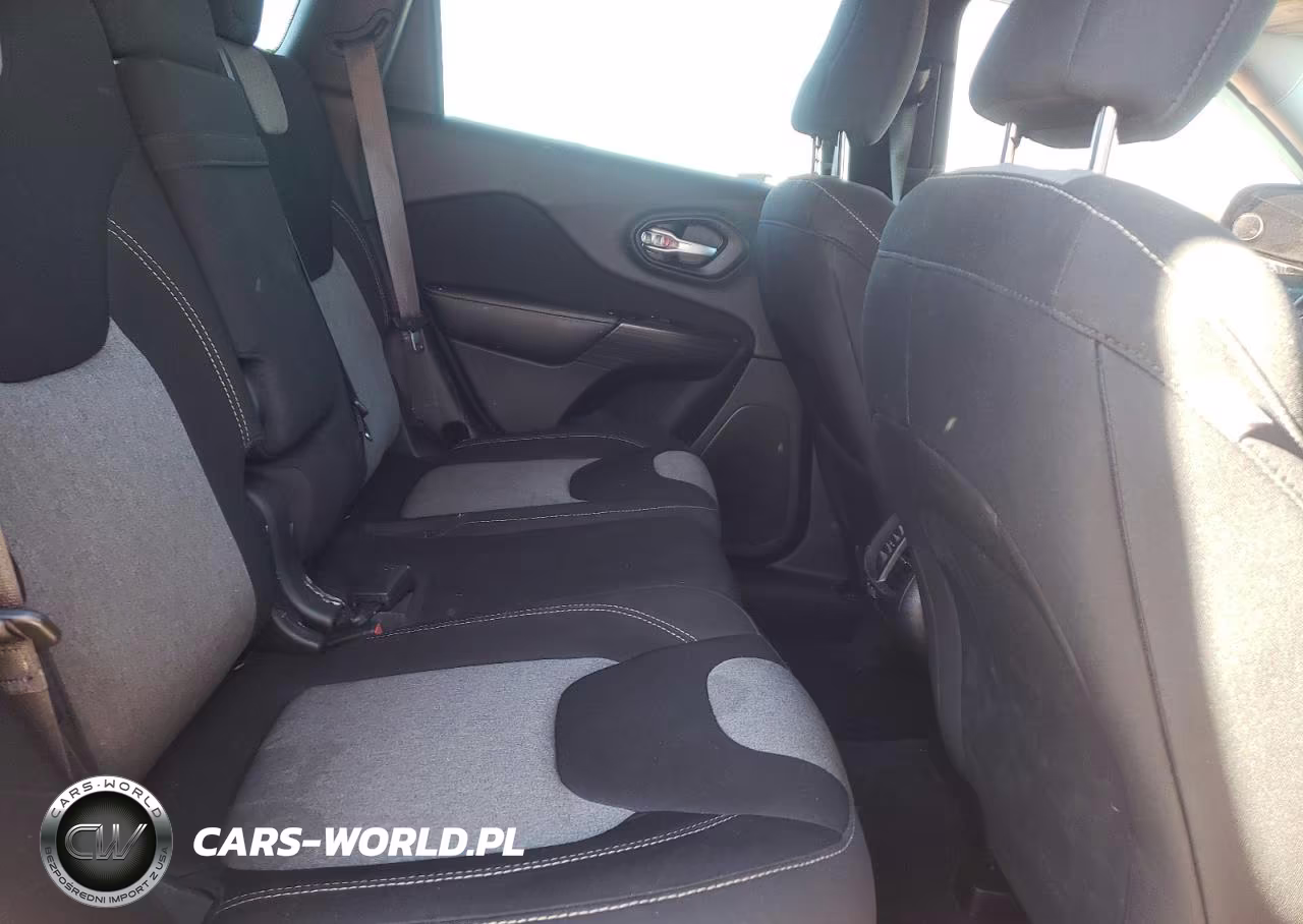 2016 Jeep Cherokee Sport VIN:1C4PJMAB8GW246627 - 11