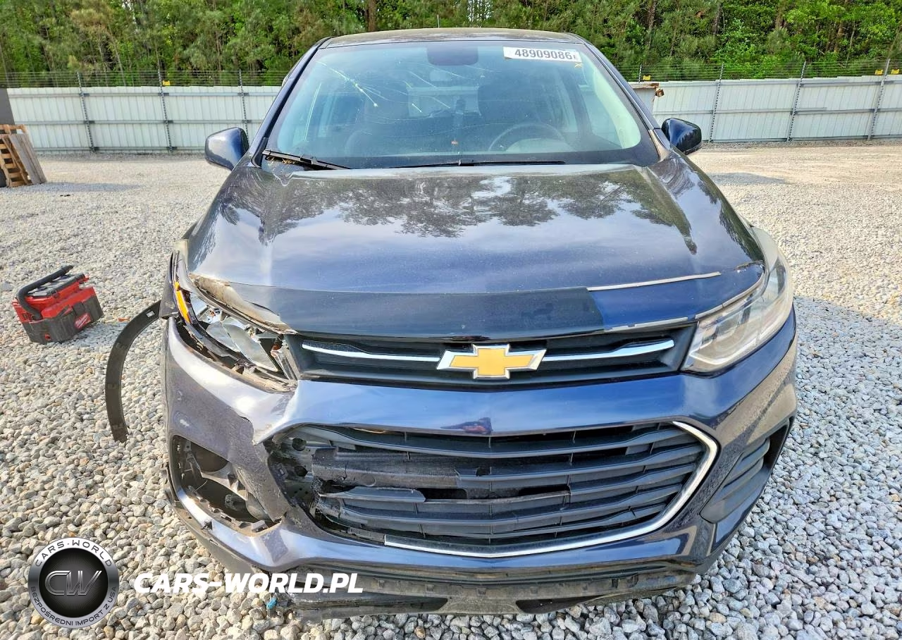 2018 Chevrolet Trax Ls VIN:3GNCJKSB5JL253752 - 5