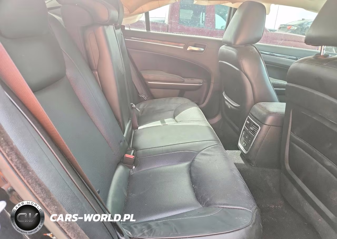 2021 Chrysler 300 Touring VIN:2C3CCAAG0MH673432 - 10