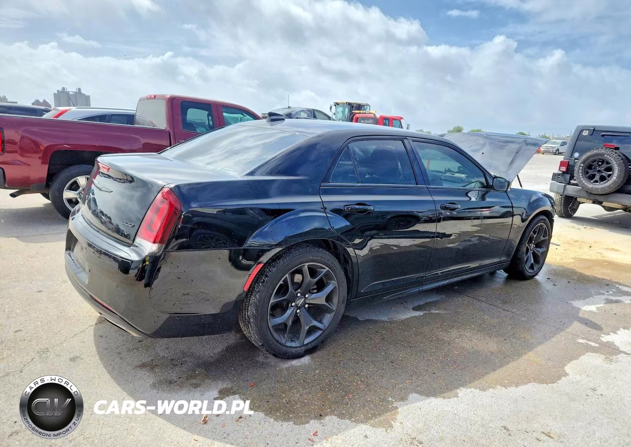 2021 Chrysler 300 Touring VIN:2C3CCAAG0MH673432 - 3
