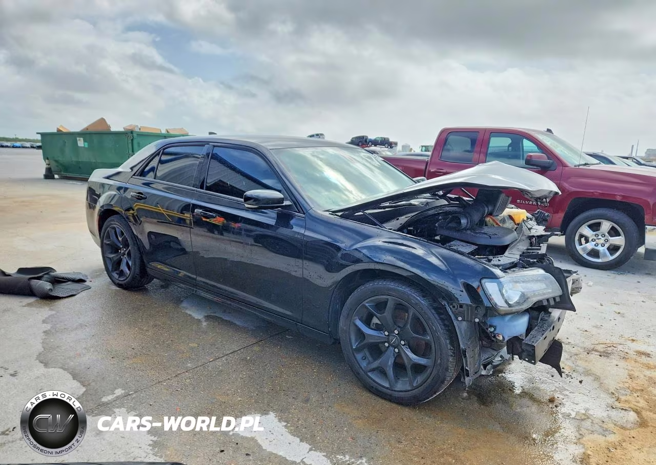 2021 Chrysler 300 Touring VIN:2C3CCAAG0MH673432 - 4