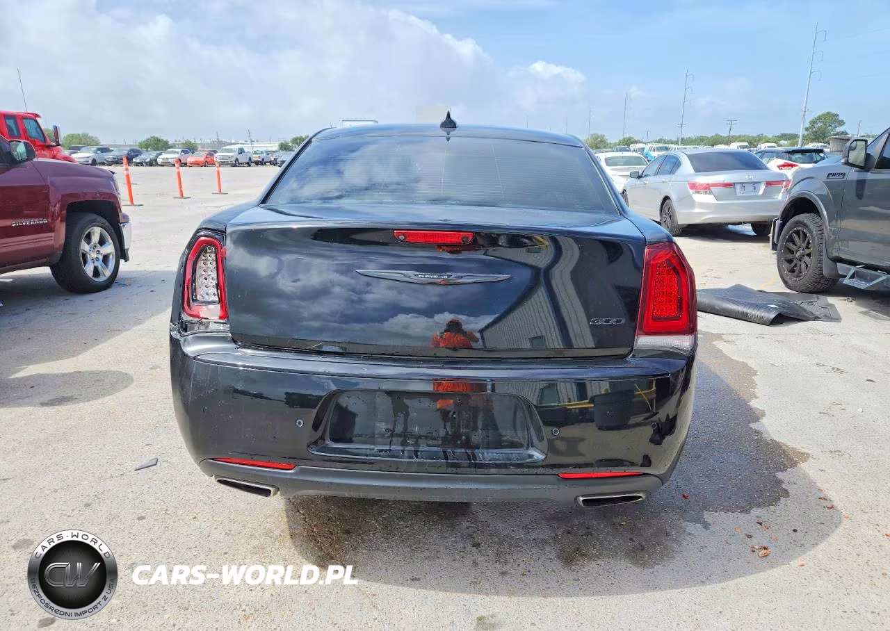 2021 Chrysler 300 Touring VIN:2C3CCAAG0MH673432 - 6
