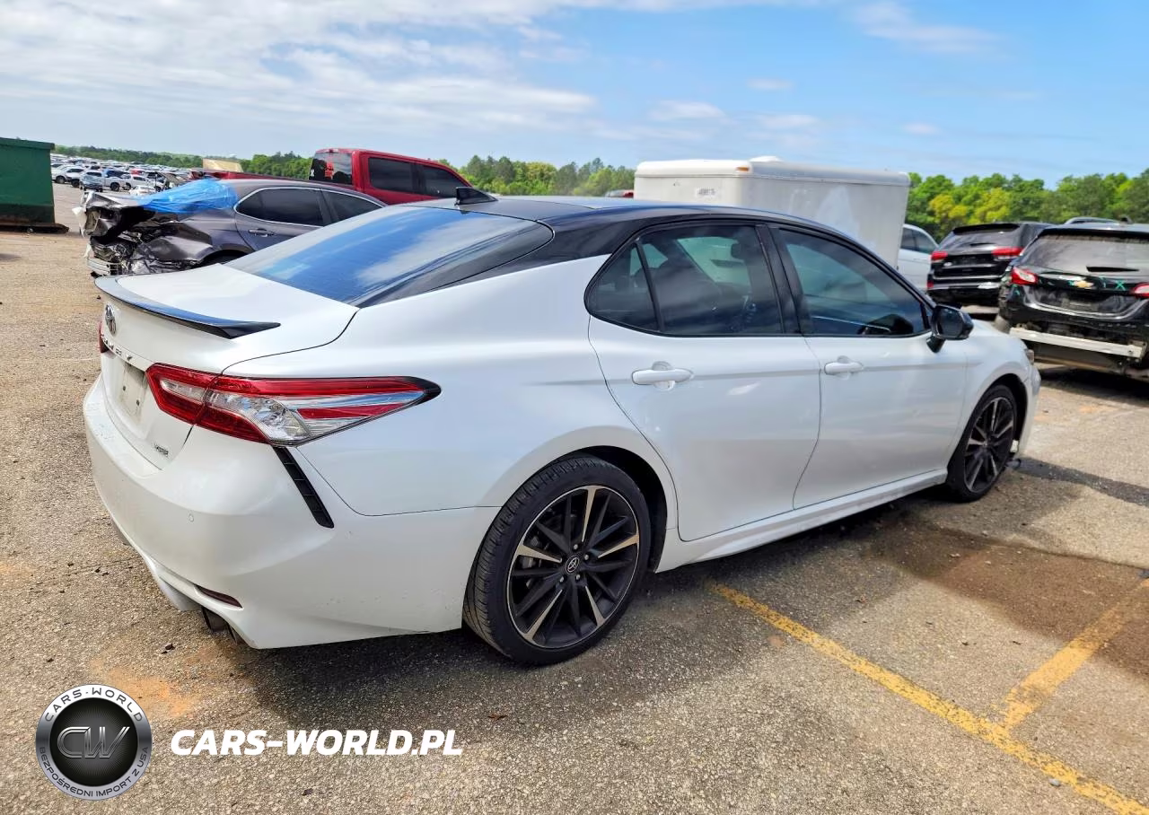 2018 Toyota Camry Xse VIN:4T1B61HK5JU106971 - 3