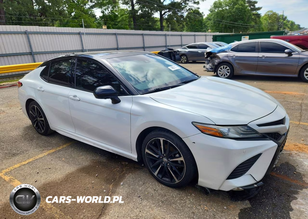 2018 Toyota Camry Xse VIN:4T1B61HK5JU106971 - 4