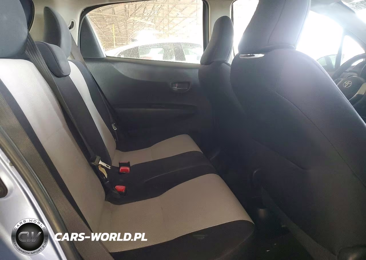 2013 Toyota Yaris 5-Door Le VIN:JTDKTUD3XDD568556 - 11