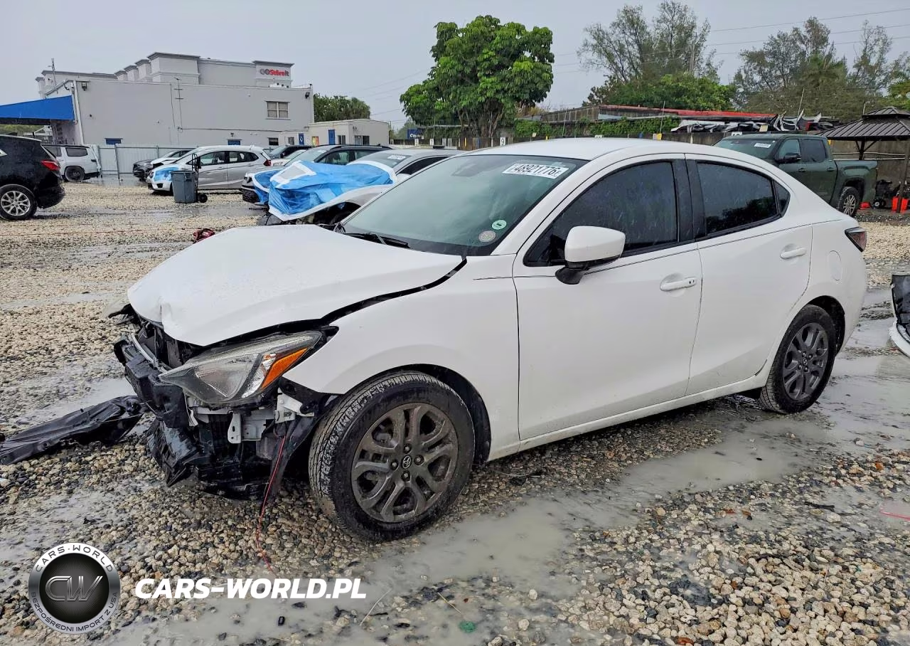 2019 Toyota Yaris Le – zdjęcie 1 z 13