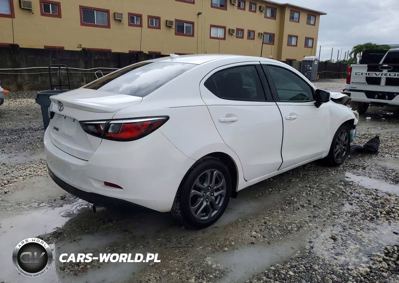 2019 Toyota Yaris Le VIN:3MYDLBYV2KY519498 - 3