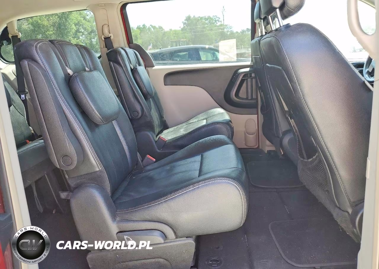 2016 Chrysler Town & Country Touring VIN:2C4RC1BG4GR165581 - 11