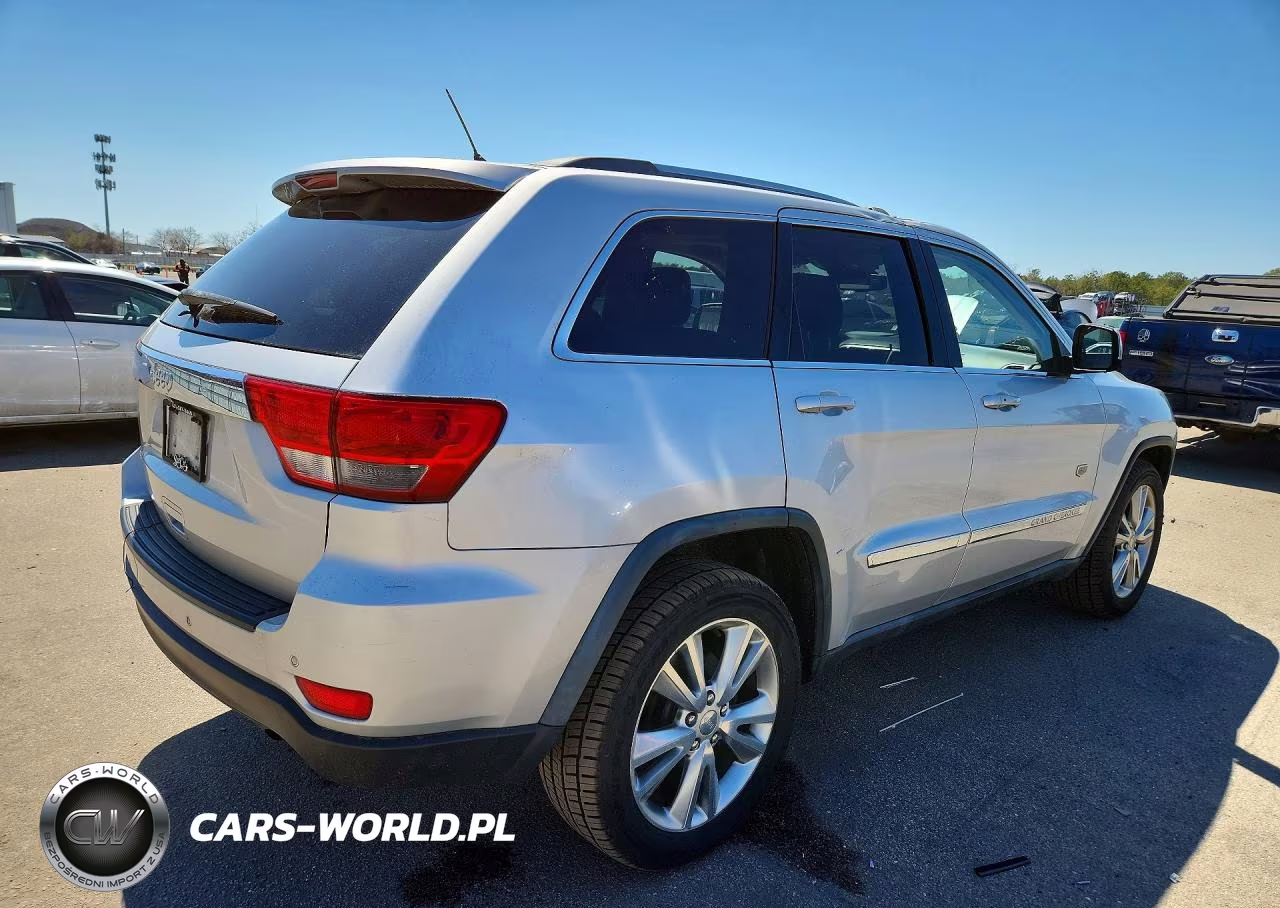 2011 Jeep Grand Cherokee Laredo VIN:1J4RR4GG6BC675581 - 3
