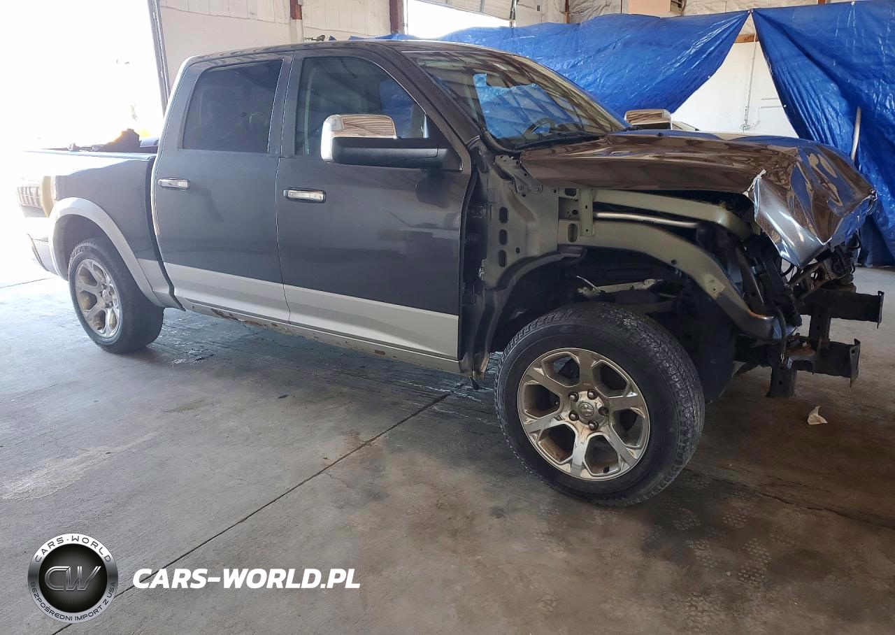 2017 Ram 1500 Laramie VIN:1C6RR7NTXHS660613 - 4