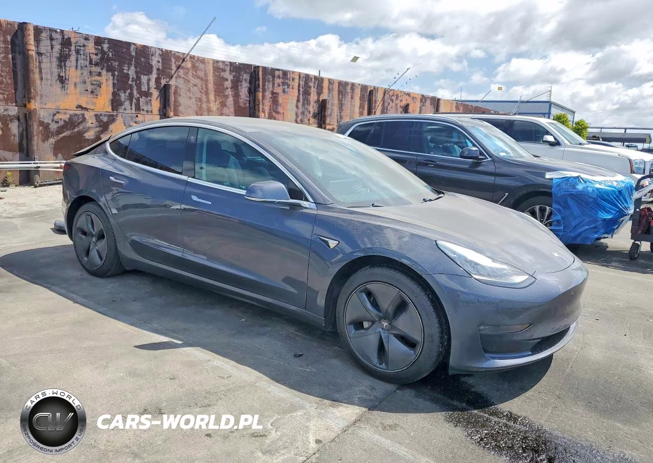 2019 Tesla Model 3 VIN:5YJ3E1EAXKF396366 - 4