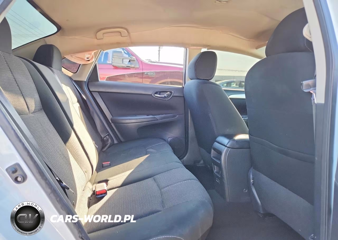 2018 Nissan Sentra S VIN:3N1AB7AP7JY345023 - 10