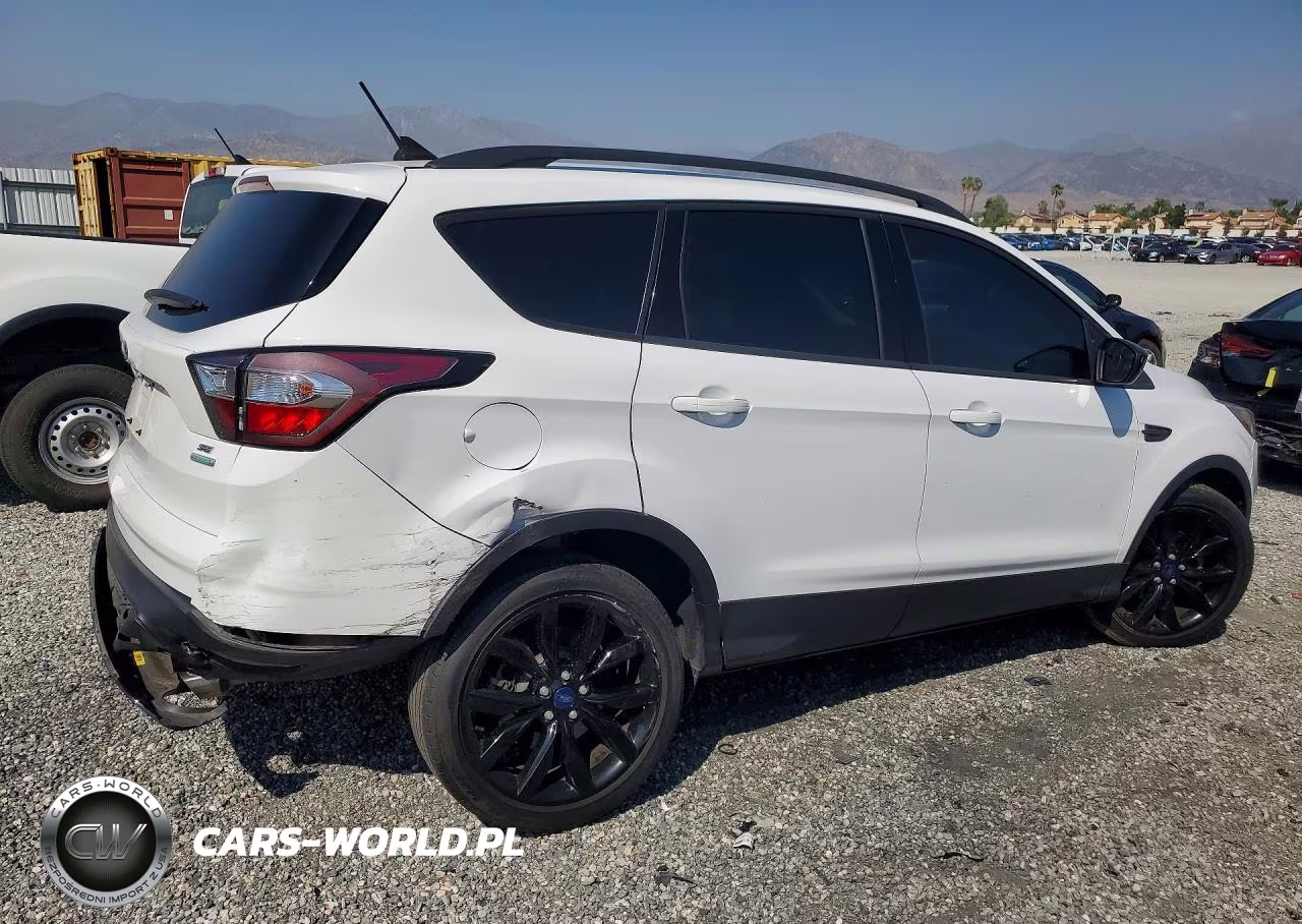 2018 Ford Escape Se VIN:1FMCU0GD3JUB27955 - 3