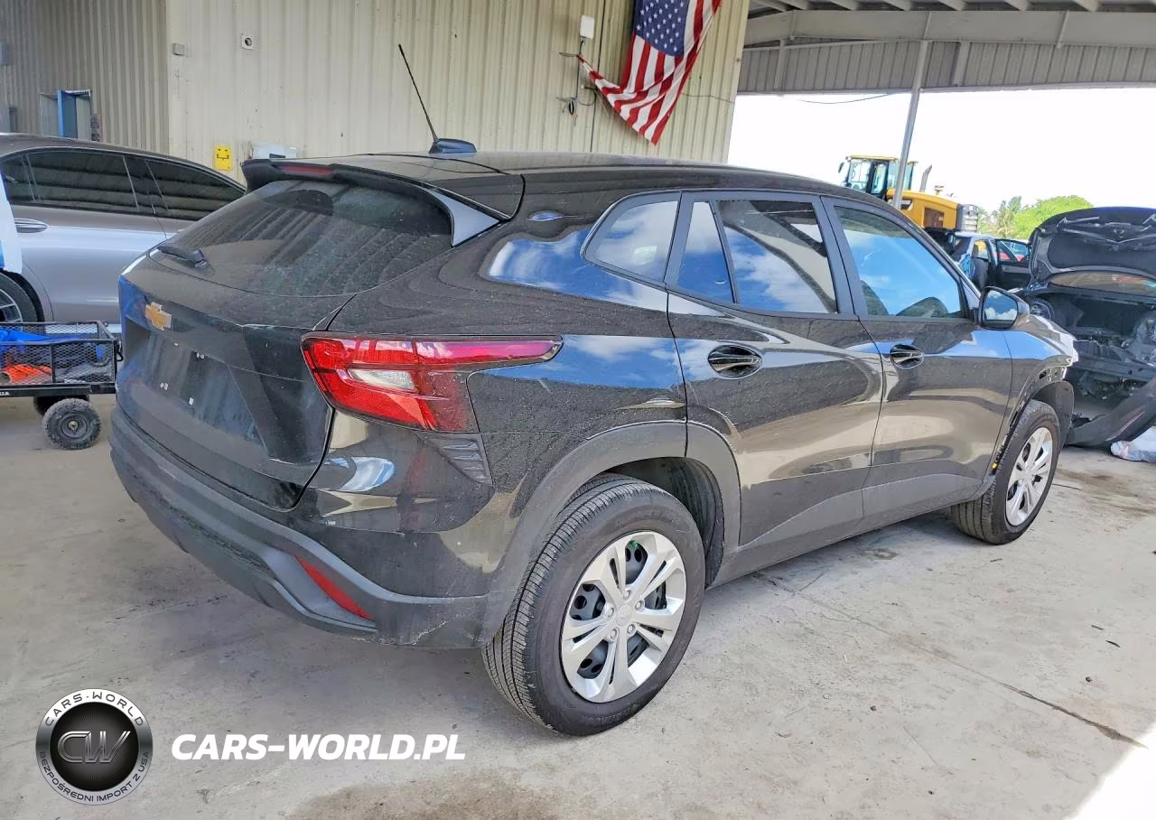 2026 Chevrolet Trax Ls VIN:KL77LFEP2TC043236 - 3