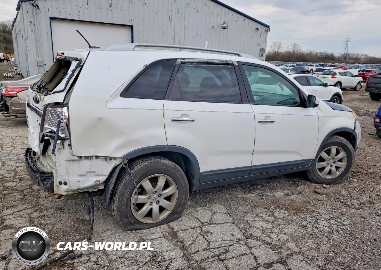 2011 Kia Sorento Lx VIN:5XYKT4A12BG052693 - 3
