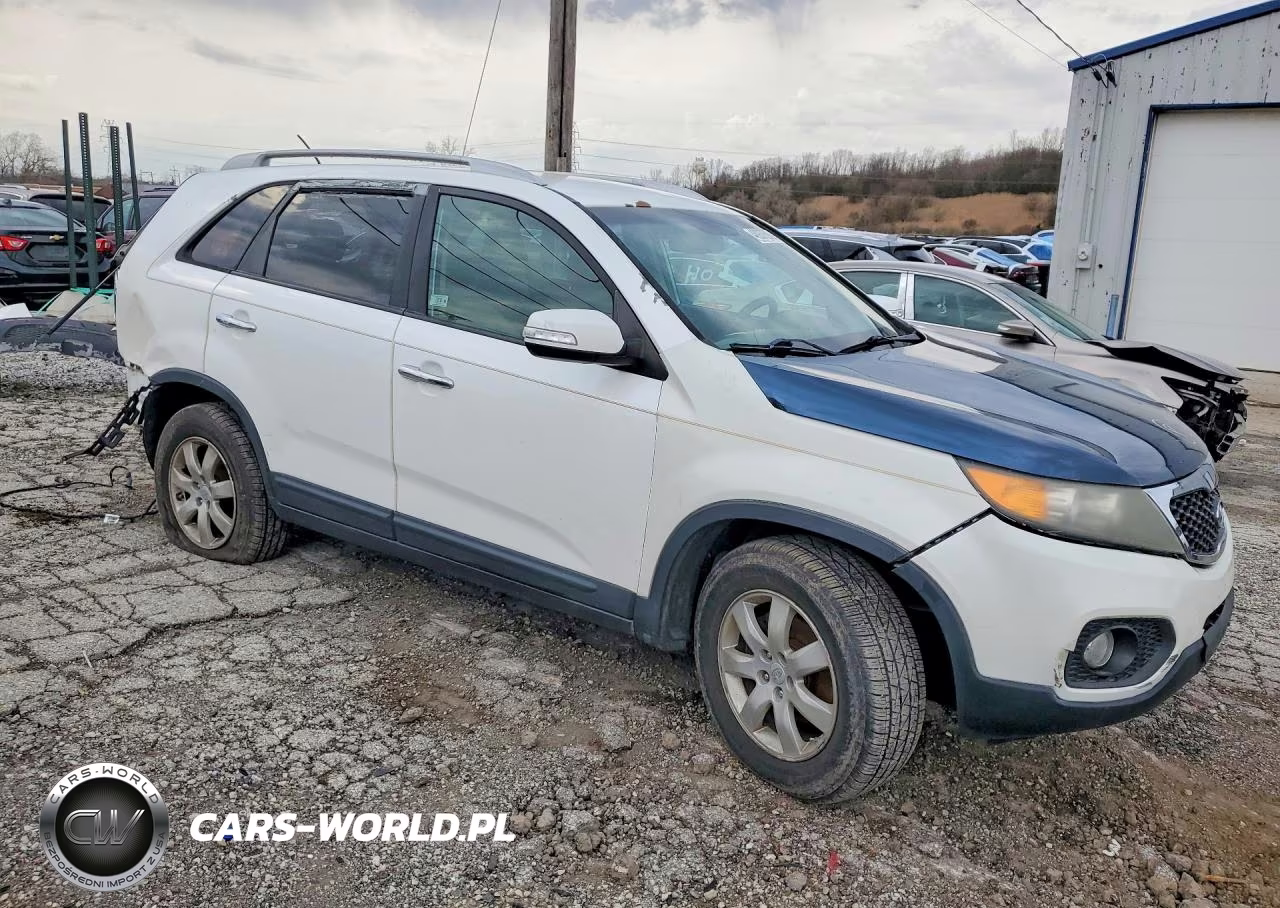 2011 Kia Sorento Lx VIN:5XYKT4A12BG052693 - 4