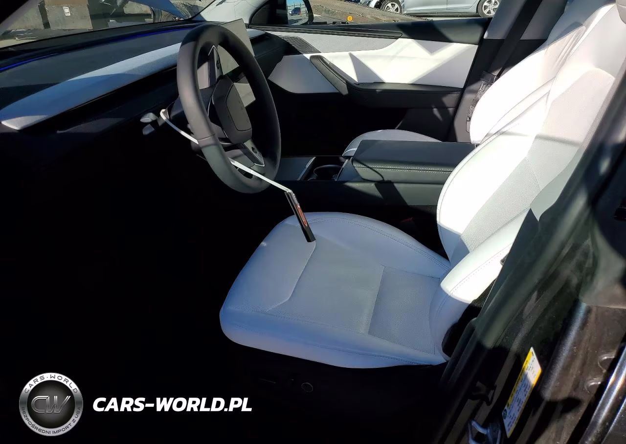 2026 Tesla Model Y VIN:7SAYGDEE0TF390830 - 7