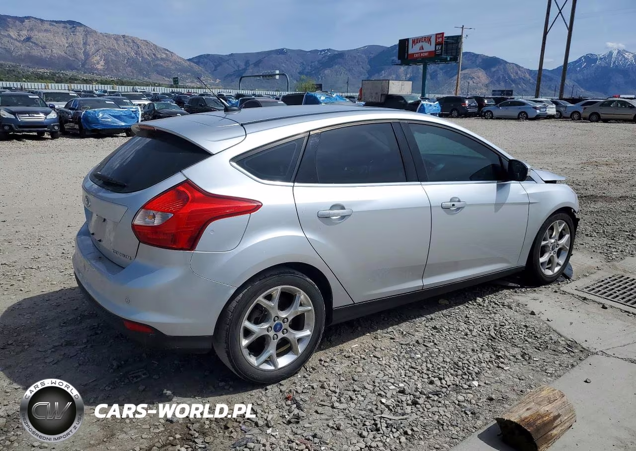 2012 Ford Focus Titanium VIN:1FAHP3N20CL236084 - 3