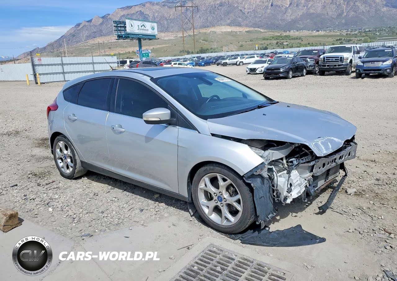 2012 Ford Focus Titanium VIN:1FAHP3N20CL236084 - 4
