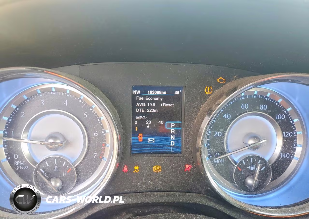 2014 Chrysler 300 VIN:2C3CCAAG7EH381049 - 9
