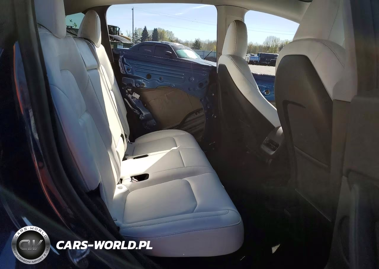 2023 Tesla Model Y VIN:7SAYGDEF0PF705639 - 10