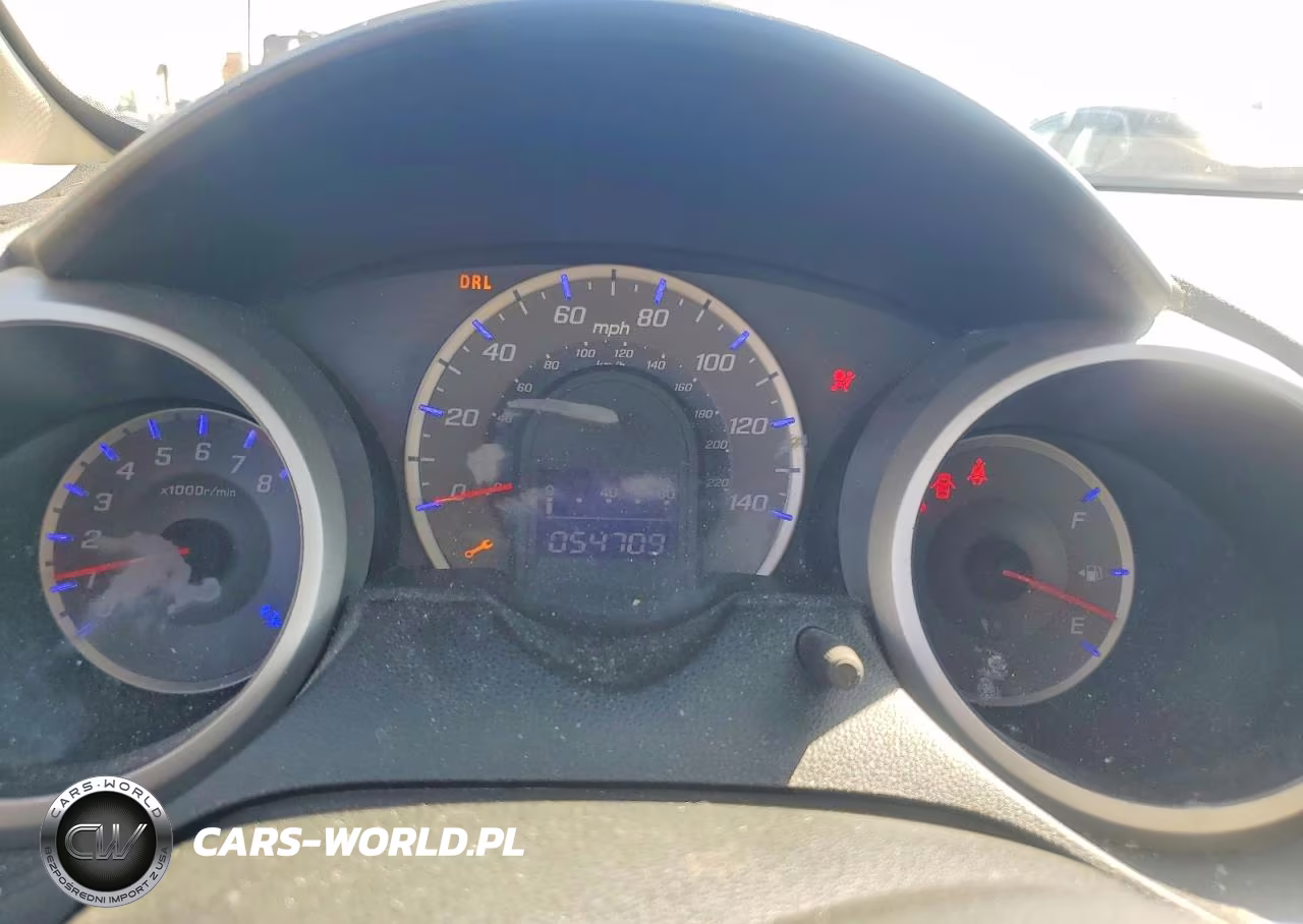 2013 Honda Fit VIN:JHMGE8H35DC082663 - 9