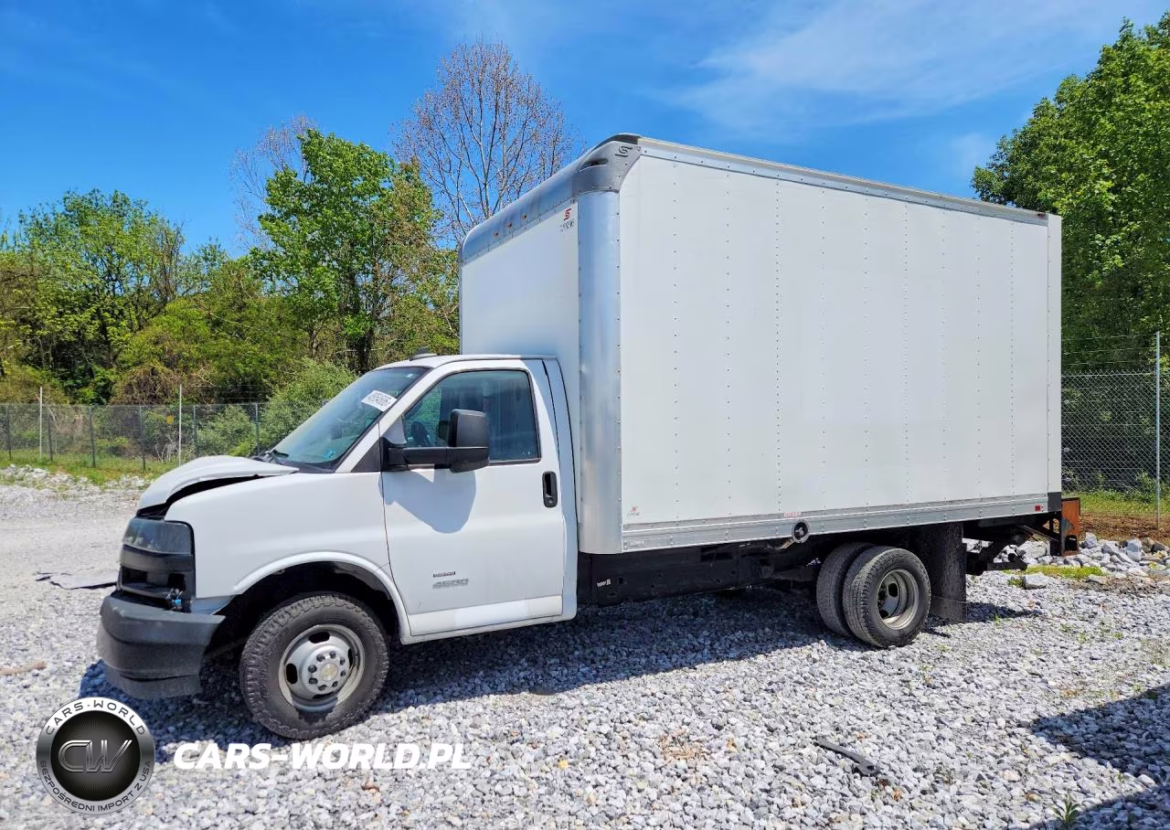 2021 Chevrolet Express Box Truck