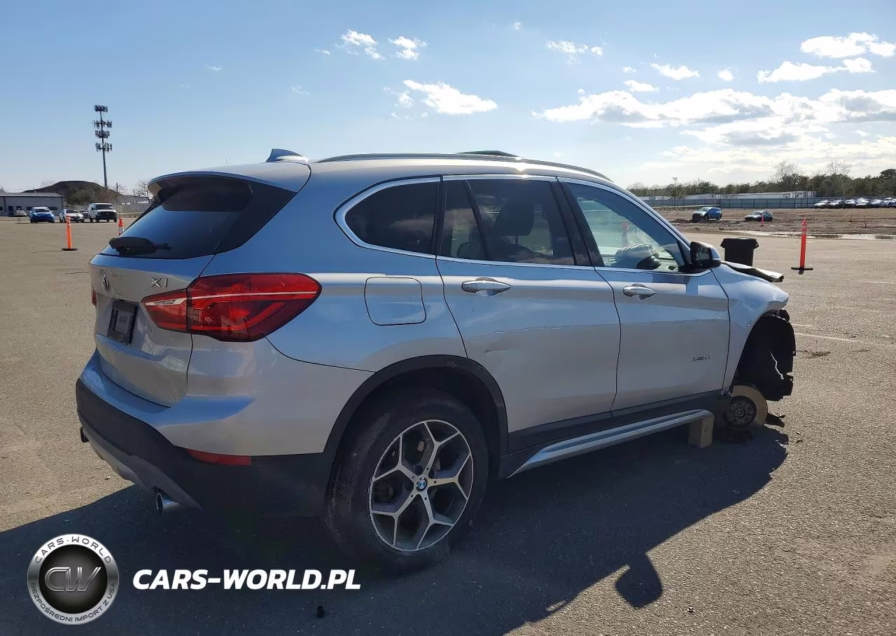 2018 BMW X1 xDrive28I VIN:WBXHT3C3XJ5K32002 - 3